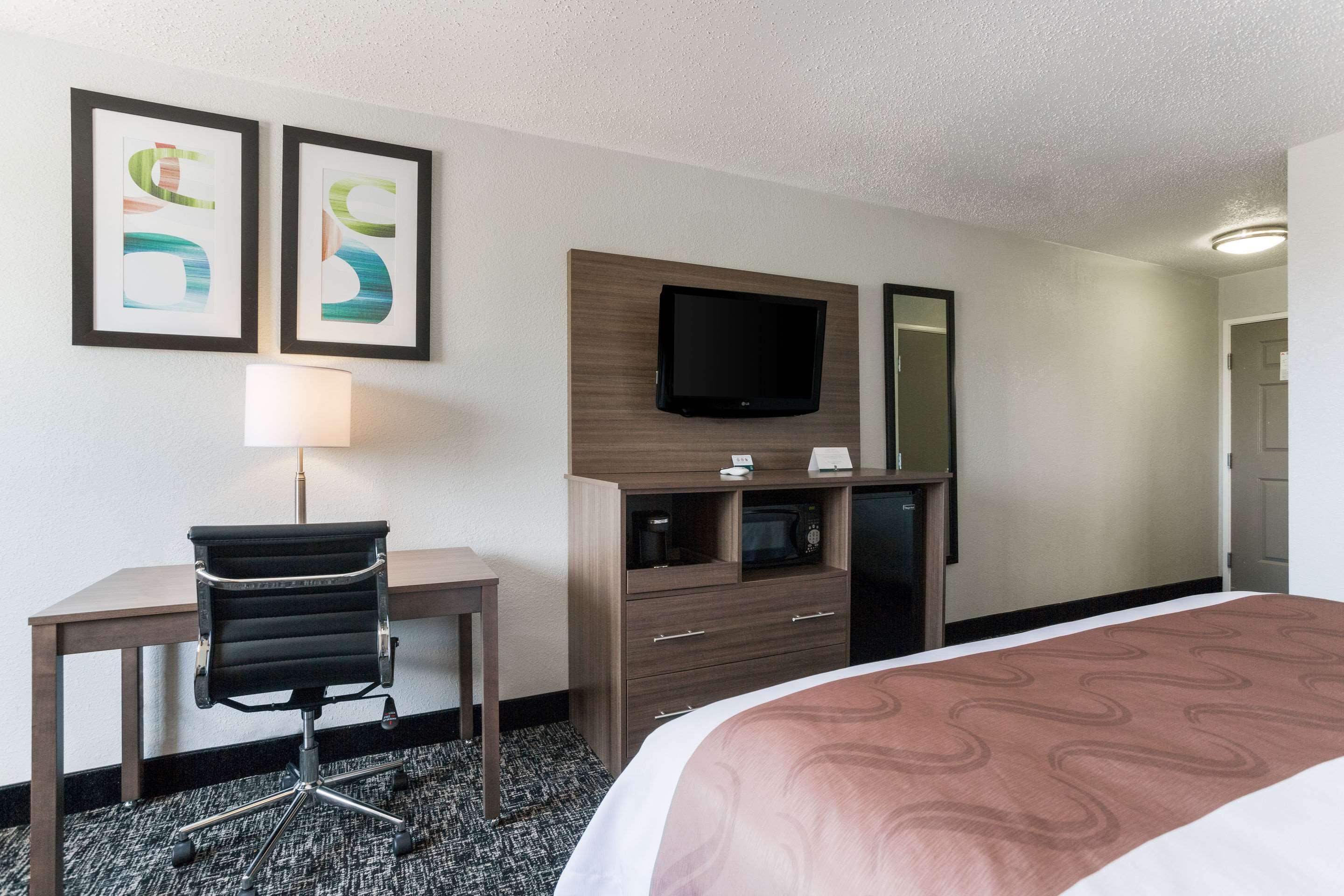 Quality Inn & Suites Ferdinand Exterior foto