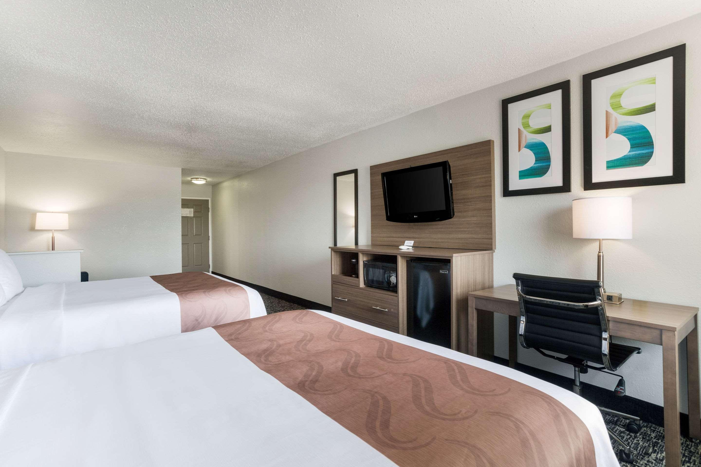 Quality Inn & Suites Ferdinand Exterior foto