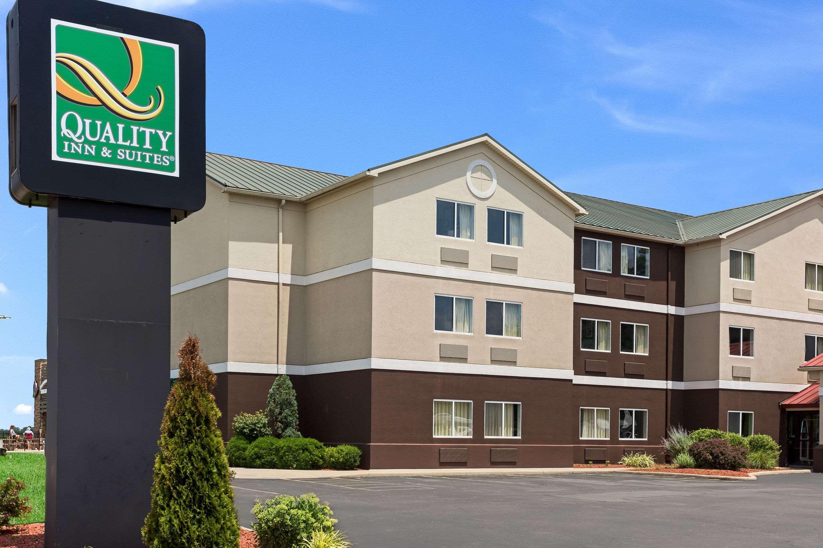 Quality Inn & Suites Ferdinand Exterior foto