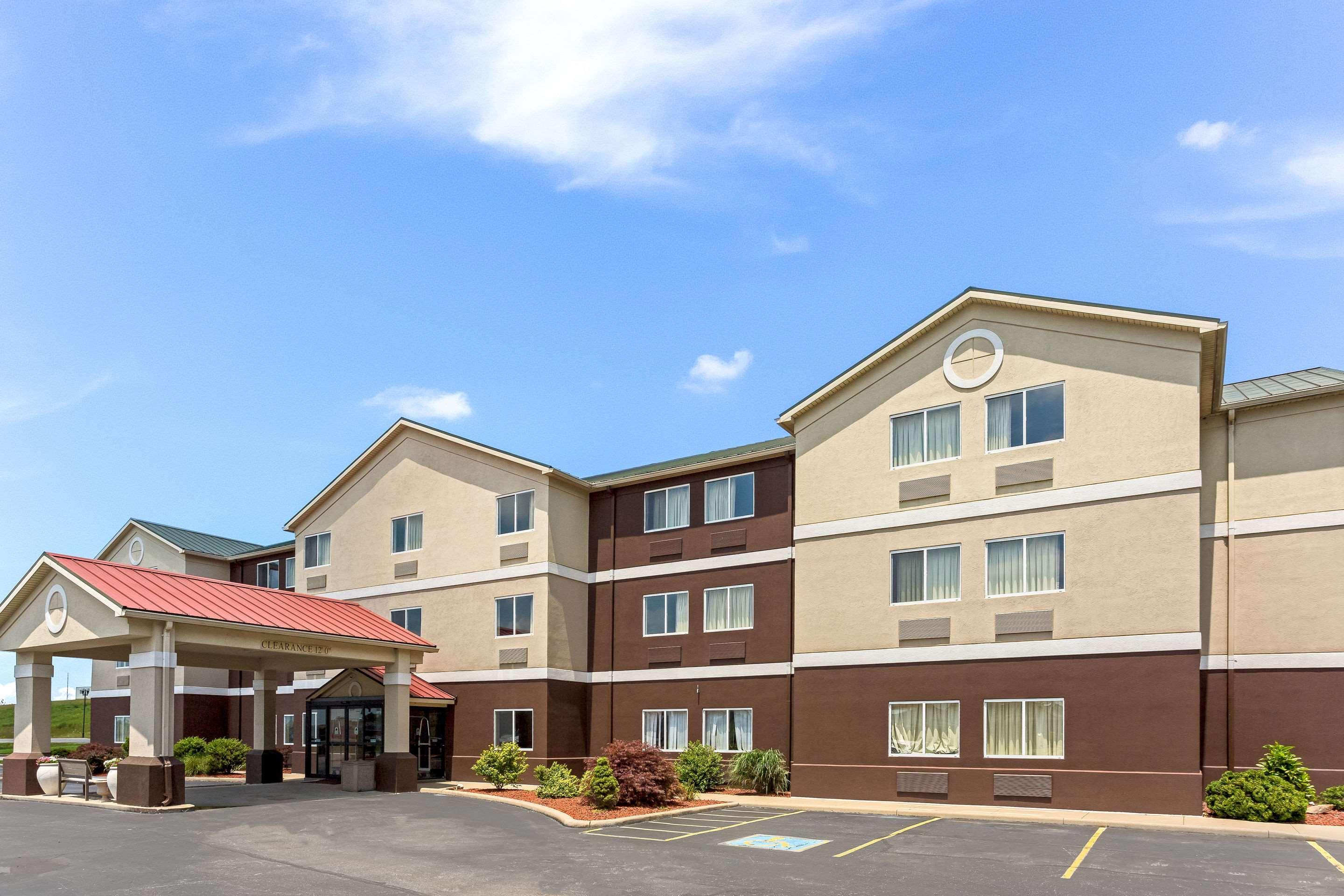 Quality Inn & Suites Ferdinand Exterior foto