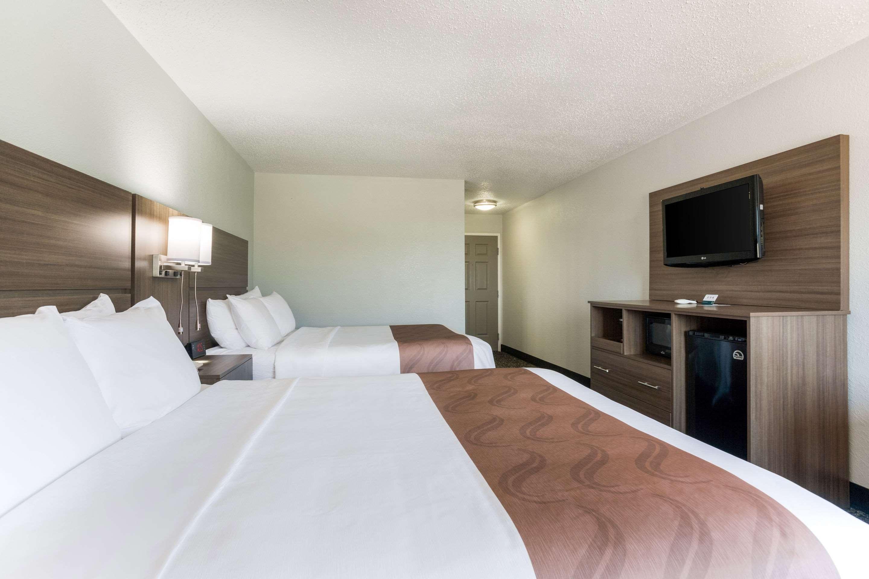 Quality Inn & Suites Ferdinand Exterior foto