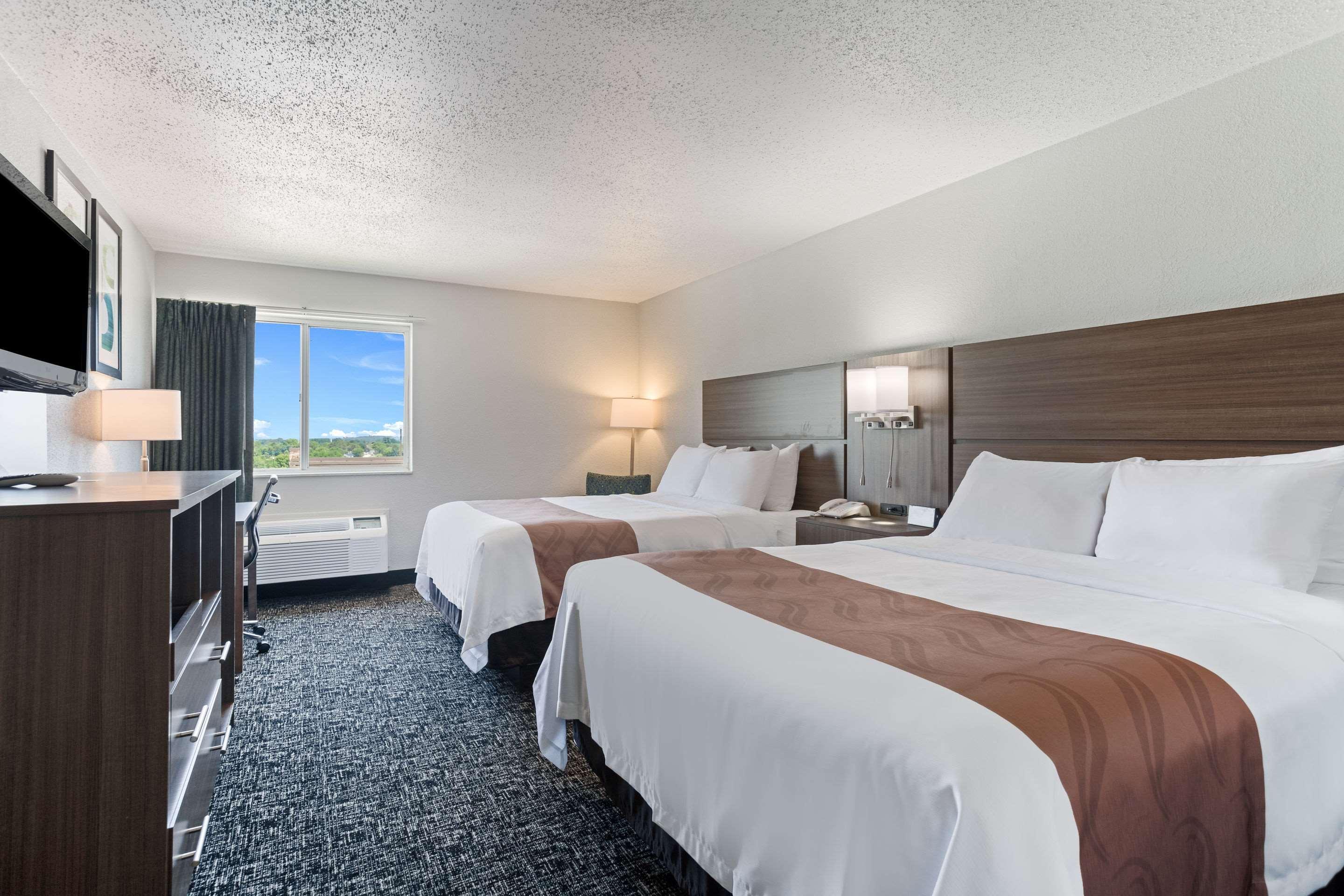 Quality Inn & Suites Ferdinand Exterior foto