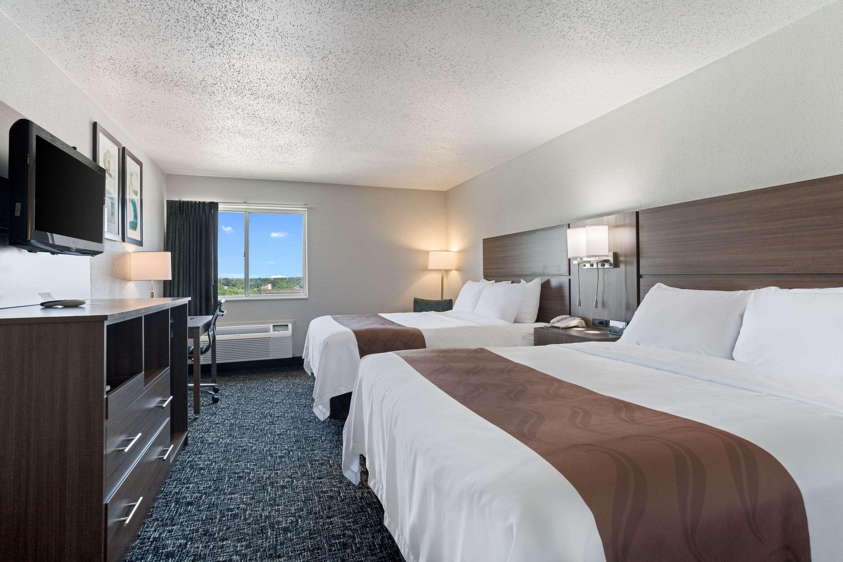 Quality Inn & Suites Ferdinand Exterior foto