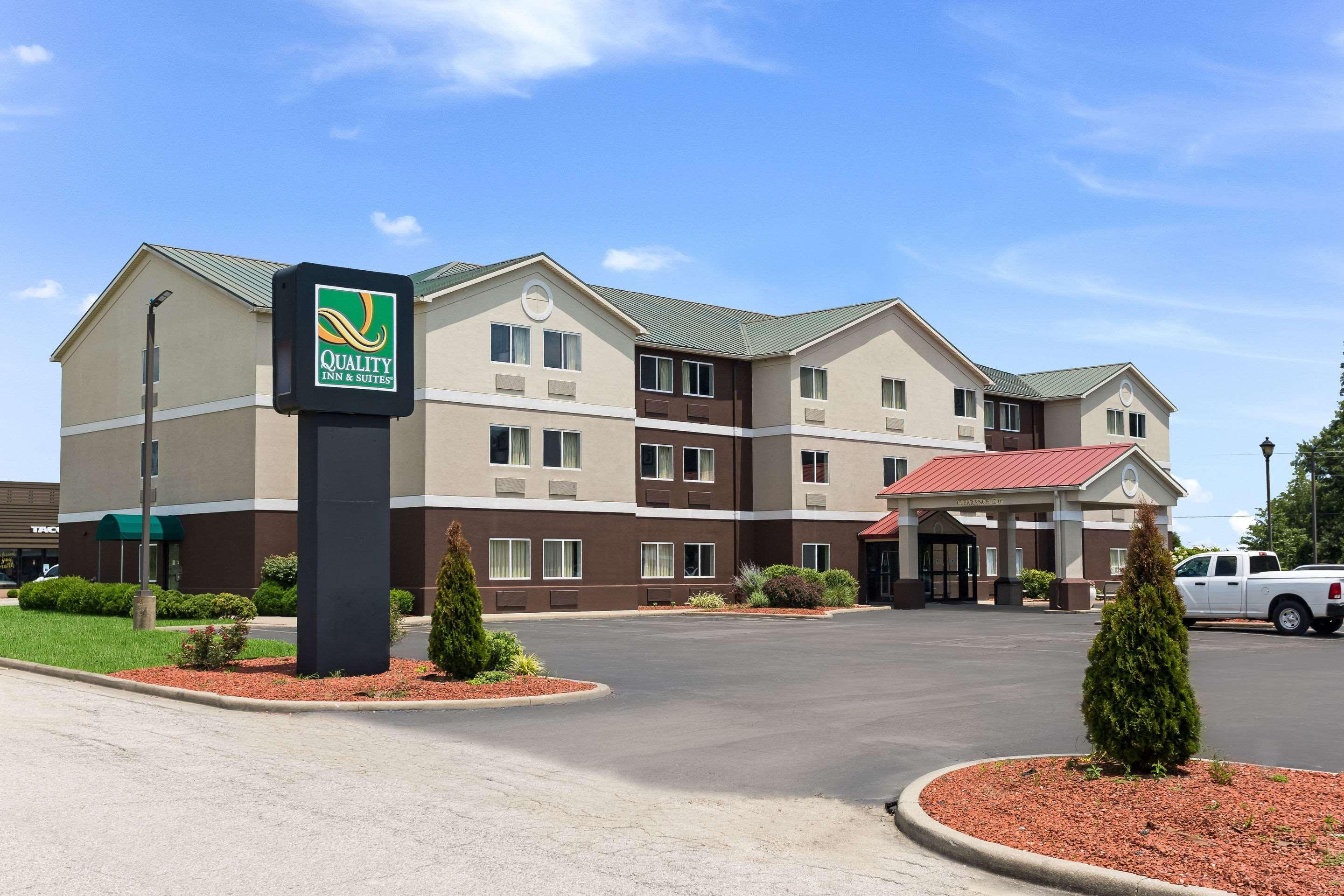 Quality Inn & Suites Ferdinand Exterior foto
