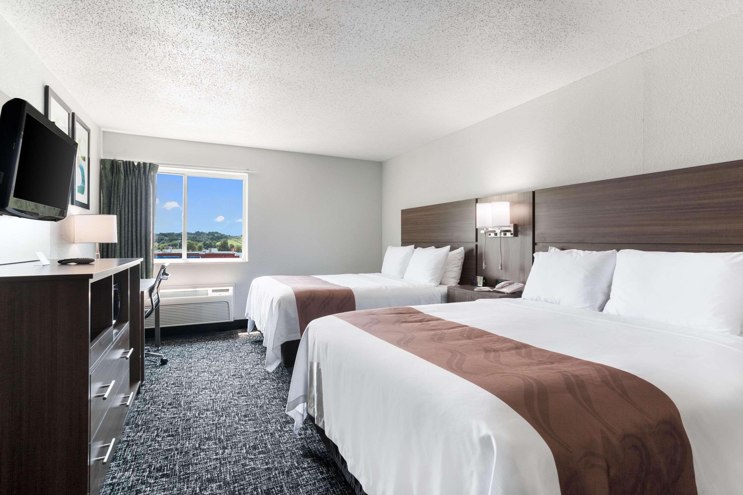 Quality Inn & Suites Ferdinand Exterior foto
