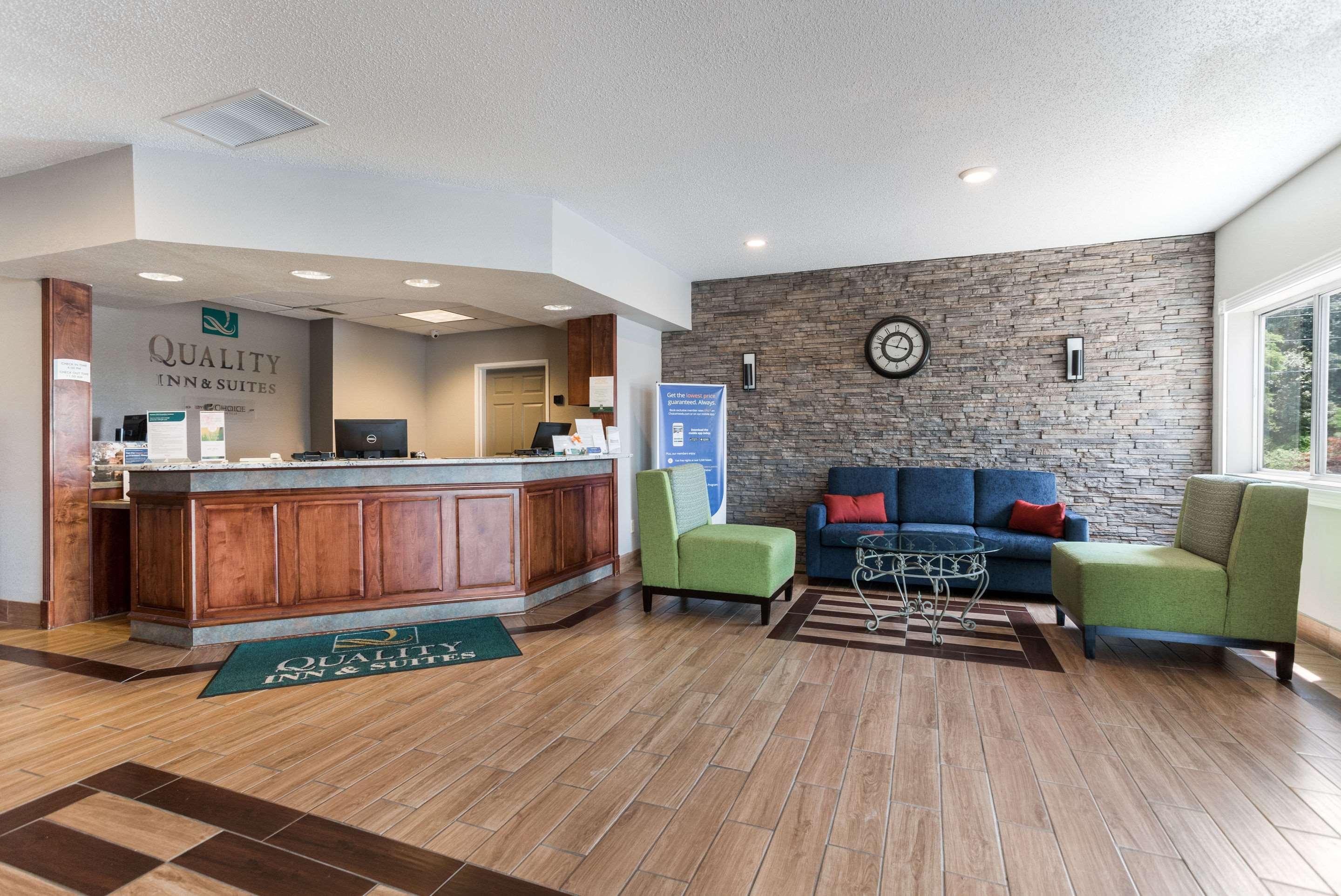 Quality Inn & Suites Ferdinand Exterior foto