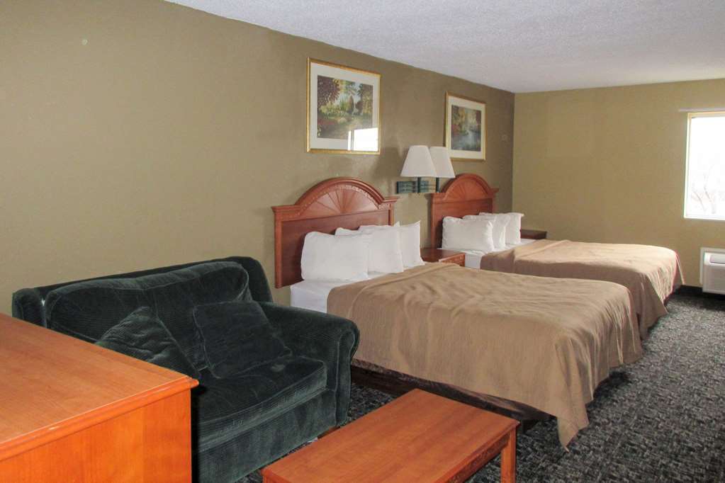 Quality Inn & Suites Ferdinand Cameră foto